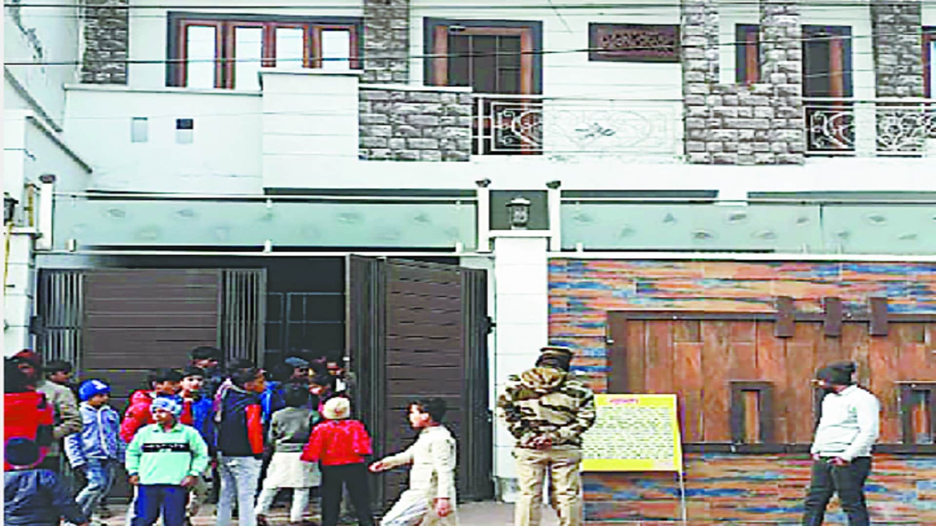 Meerut News: police have attached a luxurious house of six crore of Akbar Banjara and see photos