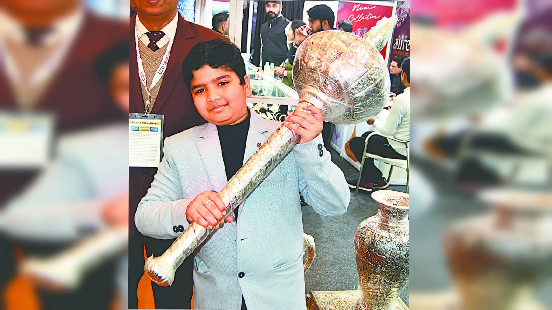 Meerut Jwelry Expo: Laddu Gopal one gram gold, anklet of five kg and watch of 50 lakhs attracted visitors