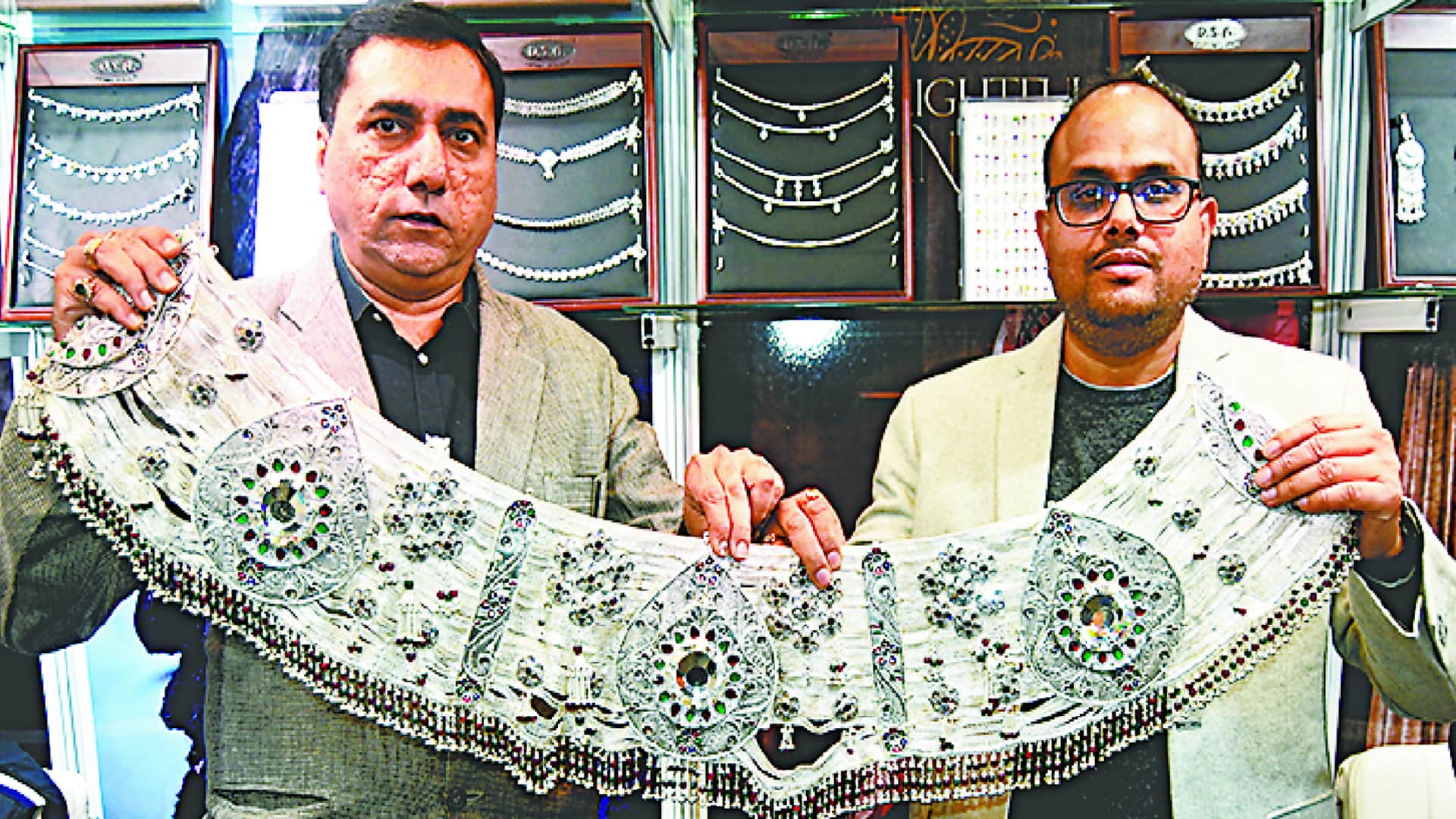 Meerut Jwelry Expo: Laddu Gopal one gram gold, anklet of five kg and watch of 50 lakhs attracted visitors