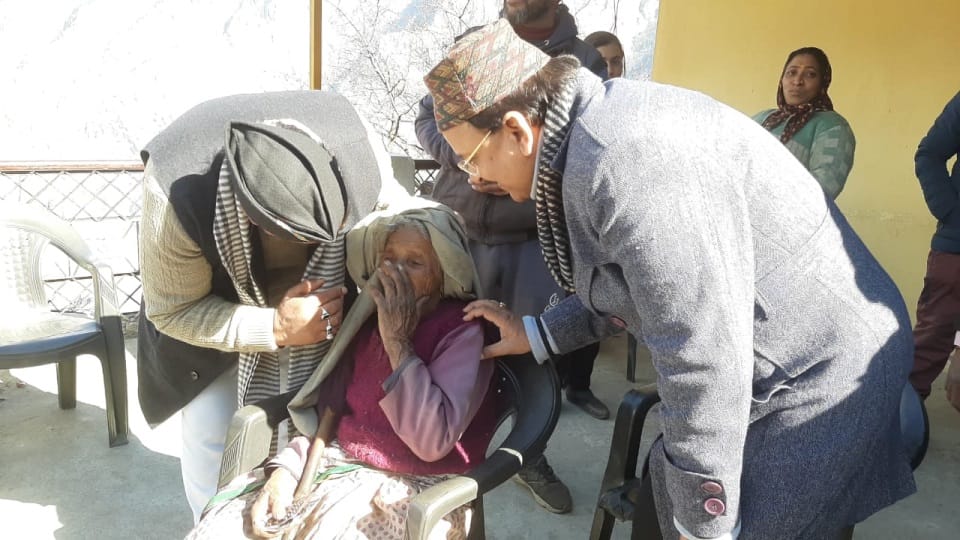 Joshimath Sinking: Unsafe buildings demolished people crying for their houses Uttarakhand news in Hindi
