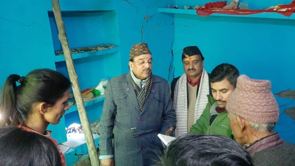 Joshimath Sinking: Unsafe buildings demolished people crying for their houses Uttarakhand news in Hindi