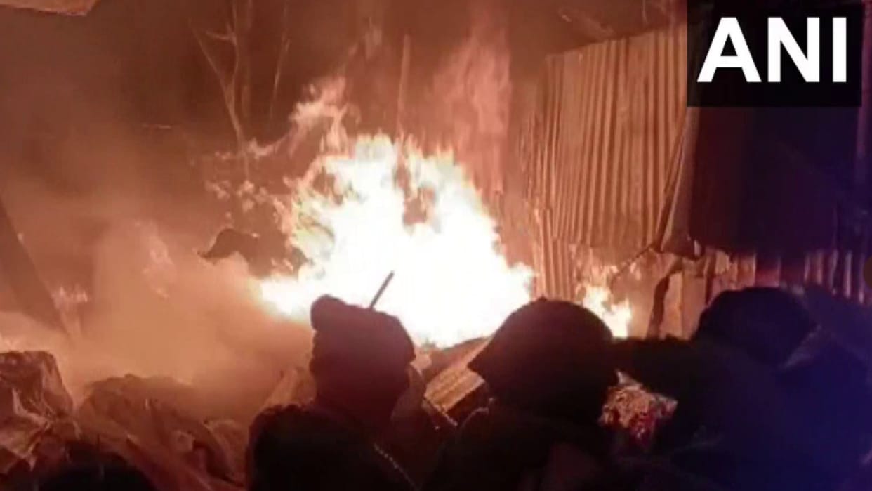 fire broke out in the Raja Utsav community building in Kankarbagh police station area of Patna