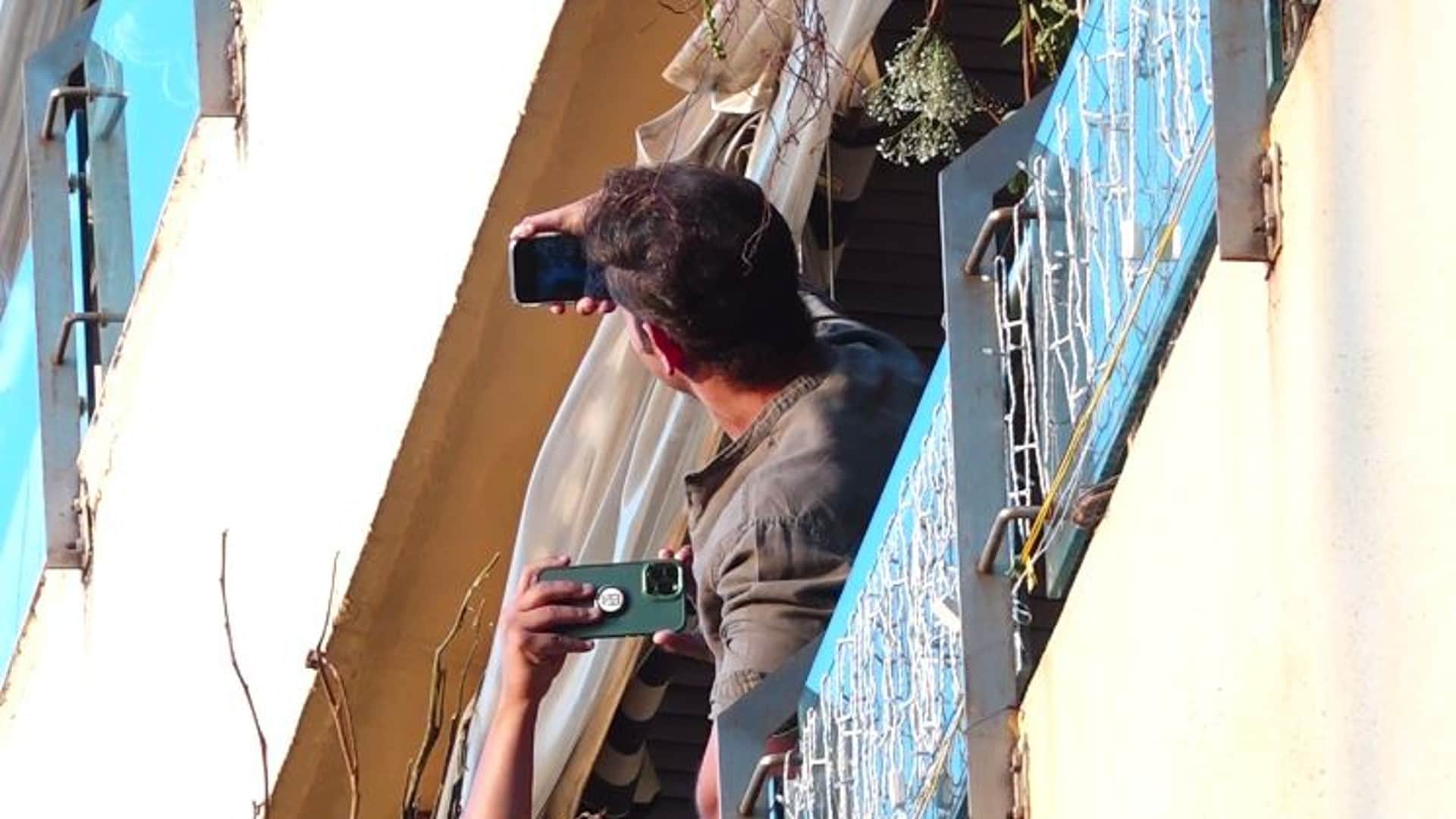 Hrithik Roshan Fans gathered outside his house to wish him Happy Birthday