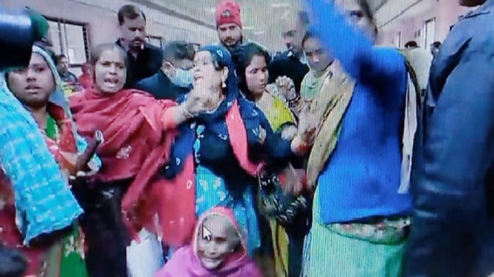 ruckus of Mongia tribal women in Gwalior JanSunwai