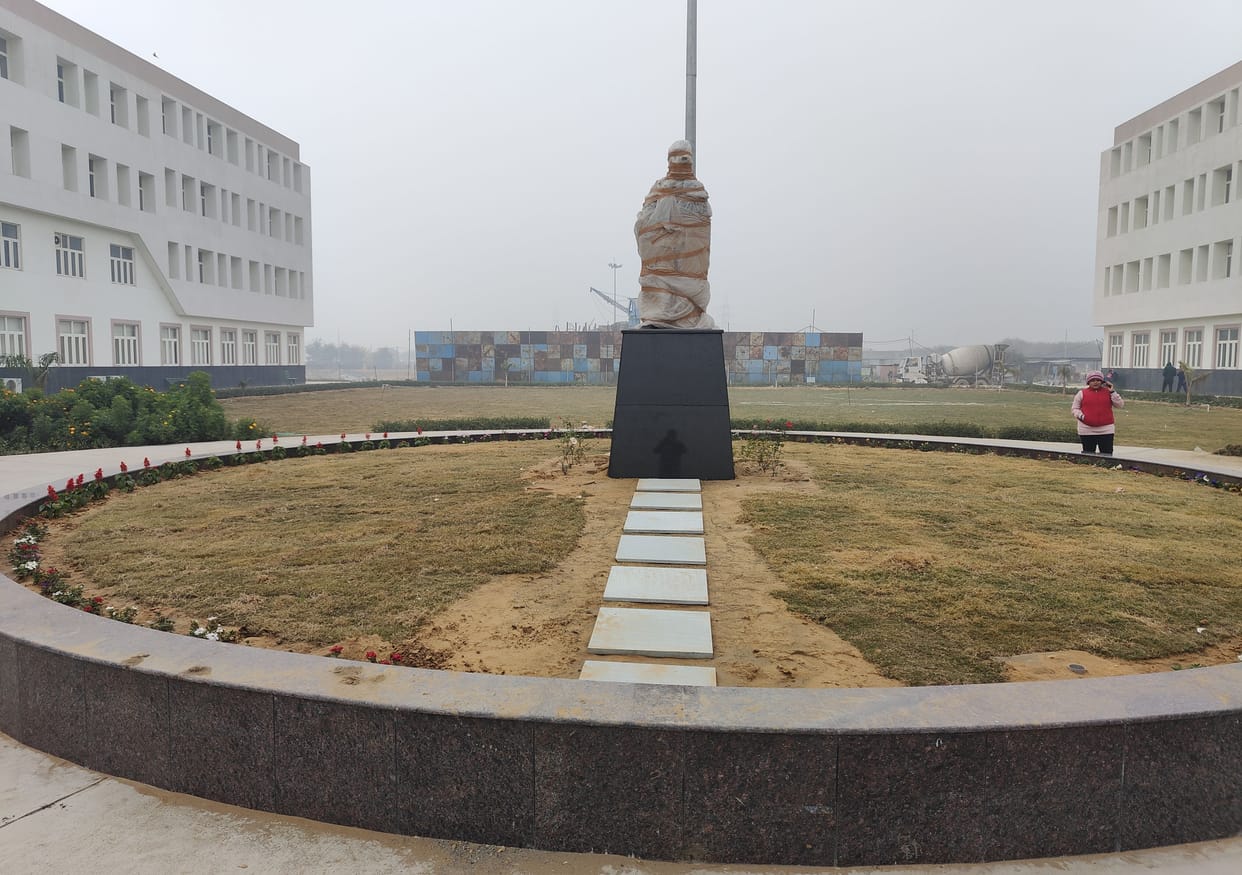 Life size statue of Swami Vivekananda installed in CBLU