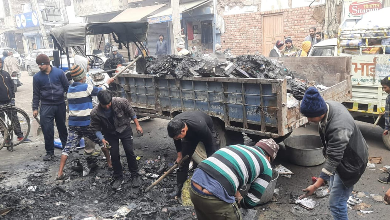 Fire broke in stationery shop due to electric short circuit in Bhiwani