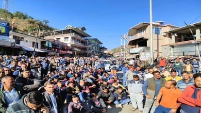 Truck operators agitation continues, sloganeering against Adani