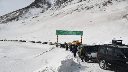 Light rain with strong wind in Jammu division, frozen water sources in Valley and Ladakh