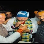 सहकारिता मंत्री अरविंद सिंह भदौरिया ने करणी सेना प्रमुख जीवनसिंह शेरपुर को जूस पिलाया