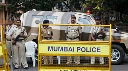 Maharashtra: बैंक खाते से 7.5 करोड़ की हेराफेरी करने वाले दो लोग गिरफ्तार, 11 लोगों के खिलाफ दर्ज हुई थी FIR Two people arrested for defrauding bank account of 7.5 crores mumbai police lodged FIR against 11 people