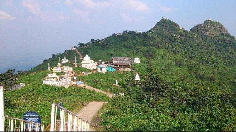 Jharkhand: पारसनाथ पहाड़ी को जैनियों से मुक्त करने की मांग, महीने भर की  यात्रा शुरू करेगा आदिवासी संगठन - Deoghar News