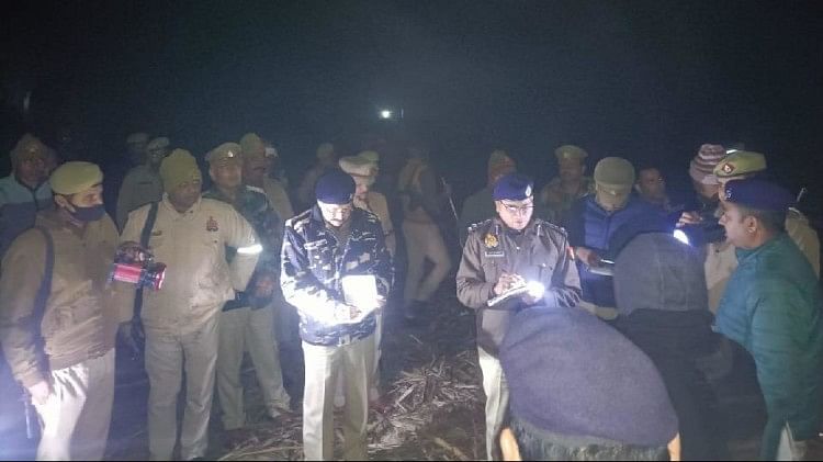 घटनास्थल पर मौजूद पुलिस अधिकारी और फोर्स