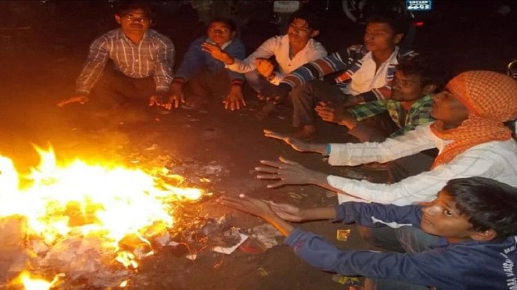 मौसम विभाग का अलर्ट: शीतलहर की चपेट में आएंगे छत्तीसगढ़ के कई जिले, तापमान बढ़ने की संभावना मौसम विभाग का अलर्ट: शीतलहर की चपेट में आएंगे छत्तीसगढ़ के कई जिले, तापमान बढ़ने की संभावना