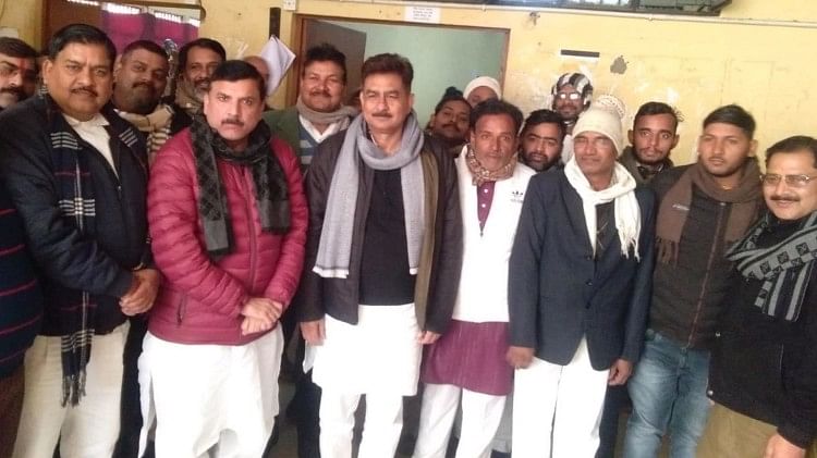 आप सांसद संजय सिंह व अन्य।