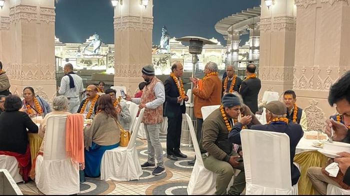 त्रिवेणी परिसर में मालवा के आतिथ्य स्वरूप भोज का आयोजन किया गया, जिसमें लगभग 400 अतिथि सम्मिलित हुए।