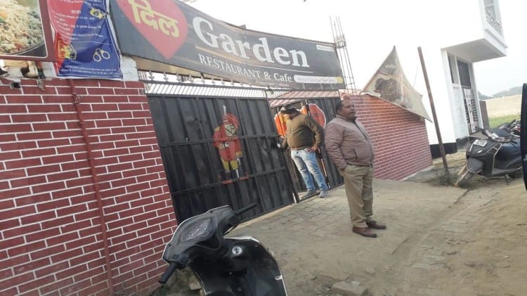 दिल गार्डेन रेस्टोरेंट में पुलिस का छापा