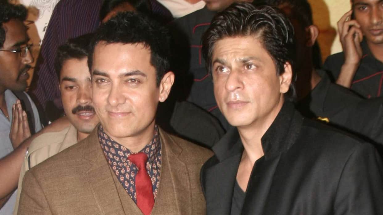 Throwback Thursday When Aamir Khan Said Shahrukh is Licking my feet know how King Khan Reacted