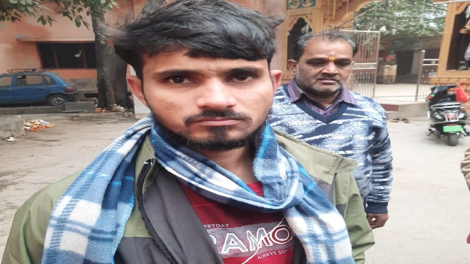 Young man molested two girls who going to temple in Bareilly