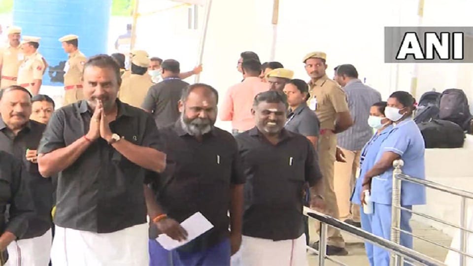 AIADMK MLAs reach Tamil Nadu Assembly in black shirts but OPS arrives in whites