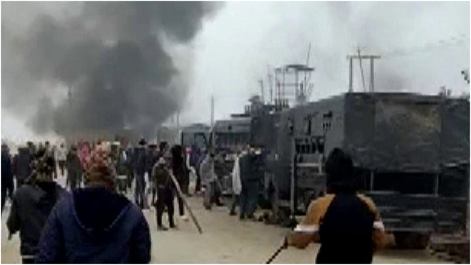 Bihar: Clash between police and farmers in Buxar, vehicles set on fire News and updates in Hindi