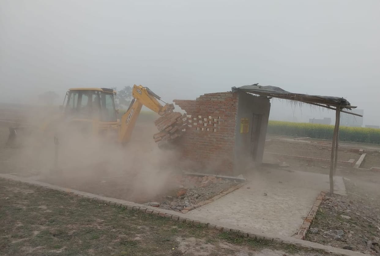 BDA's bulldozer runs on illegal colonies