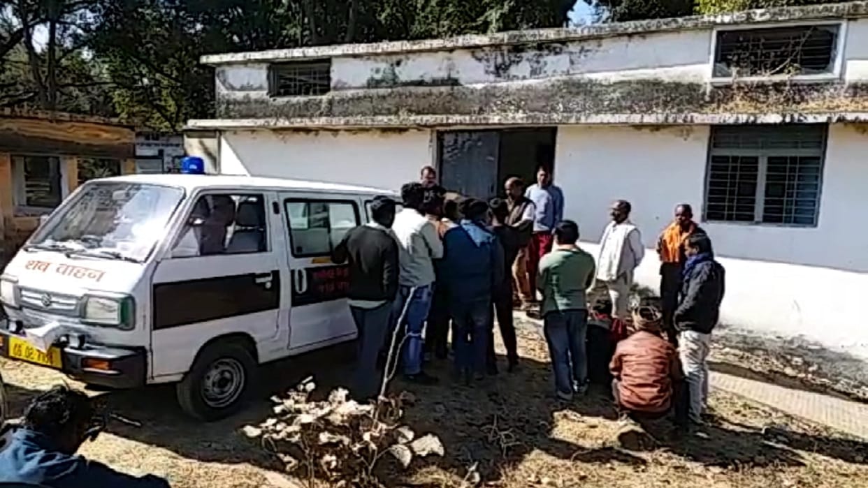 young man dead body found on the roadside in gaurella-pendra-marwahi