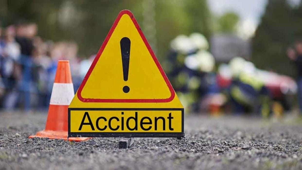 Trailer loaded with electric poles overturned in Tonk driver and operator died