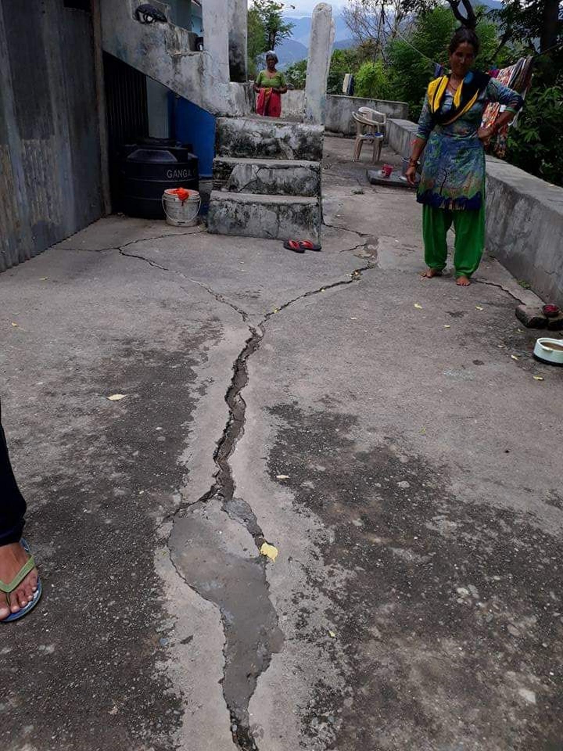 Joshimath Sinking Cracks in many houses in Tehri Uttarakhand ground sinking in Guptkashi as well Read more