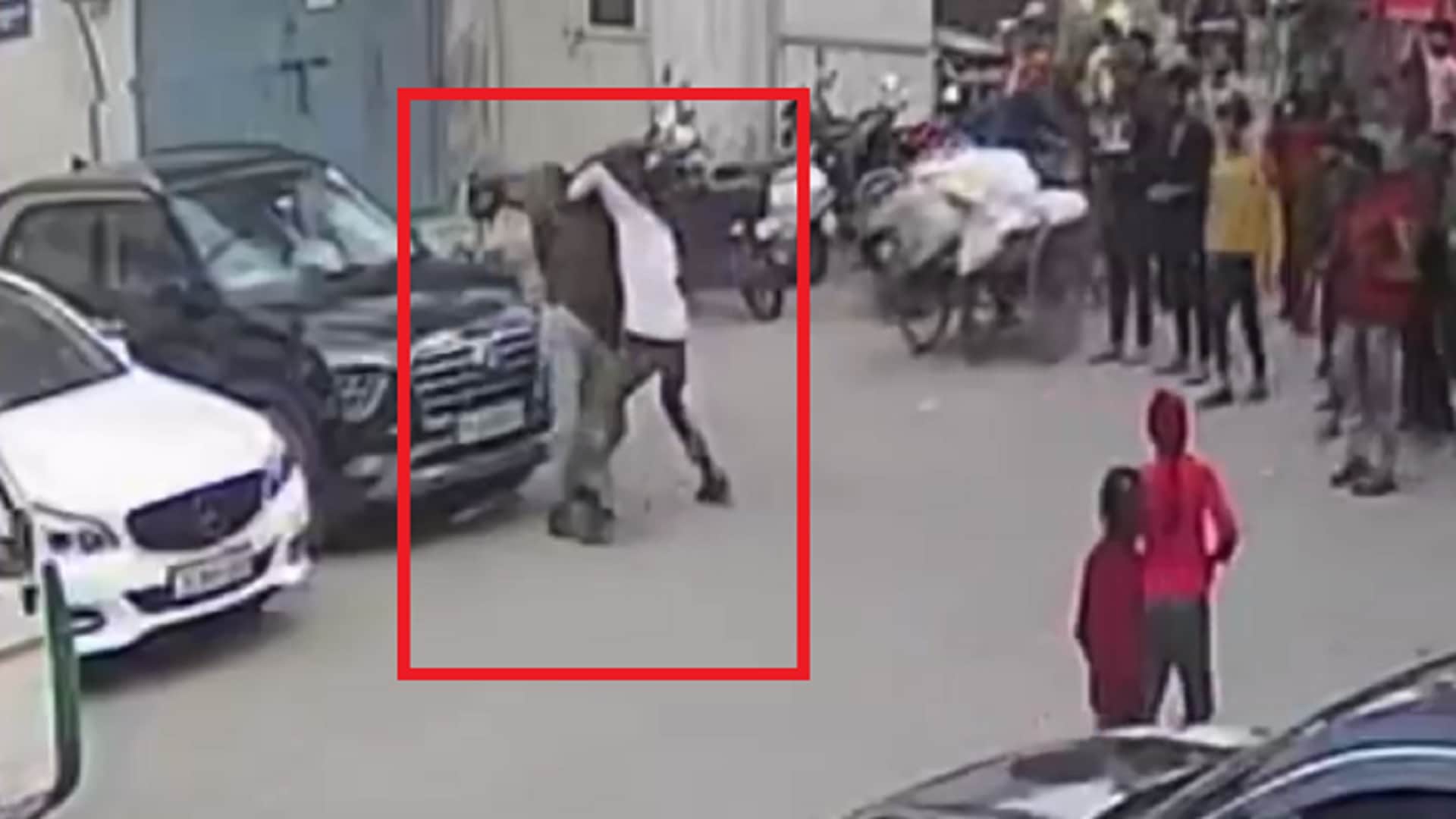 Delhi ASI Murder Video: Delhi Police ASI Was Stabbed with Knife More Than 12 Times By Miscreants