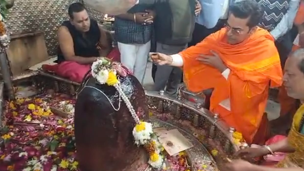 Ujjain: Actor Ashutosh Rana reached Baba Mahakal's darshan, sitting in front of Baba narrated Shiva Tandav