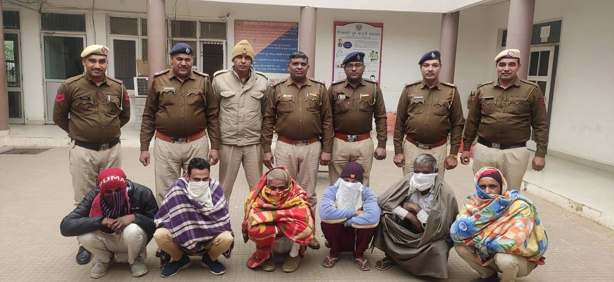 At 5 am, 38 teams of police raided, 17 criminals were caught.