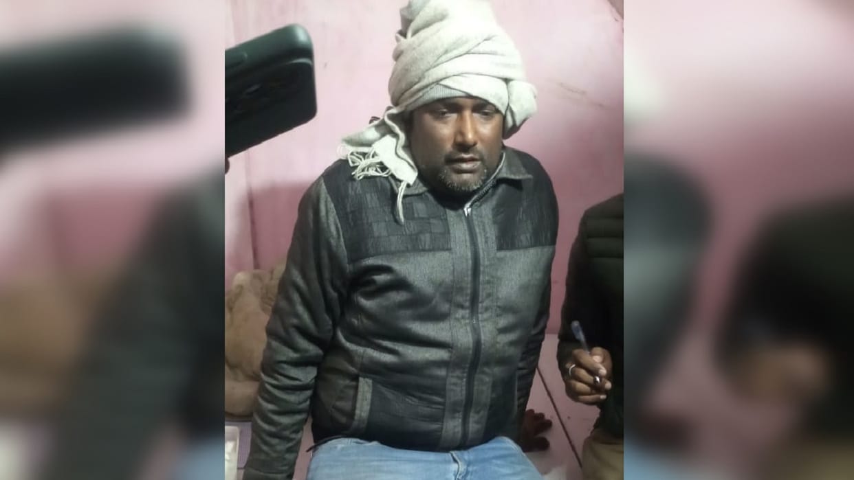 Deoria Bike riding miscreants looted five lakh rupees after shooting businessman