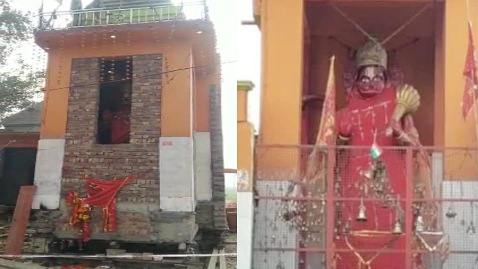 Muslims will be able to set up toy shops outside Hanuman temple in Tilhar