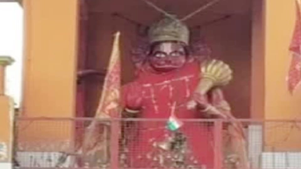 150-year-old Hanuman temple is being shifted from Highway with the help of jack in Shahjahanpur