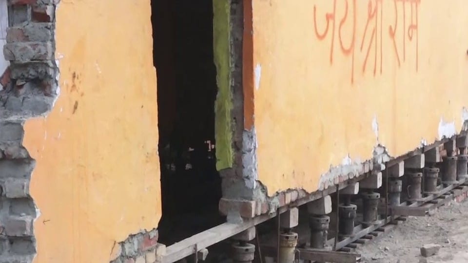 150-year-old Hanuman temple is being shifted from Highway with the help of jack in Shahjahanpur