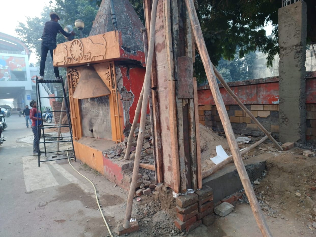 Religious place damaged during Metro construction, Bajrang Dal uproar, Mayor resolved the matter