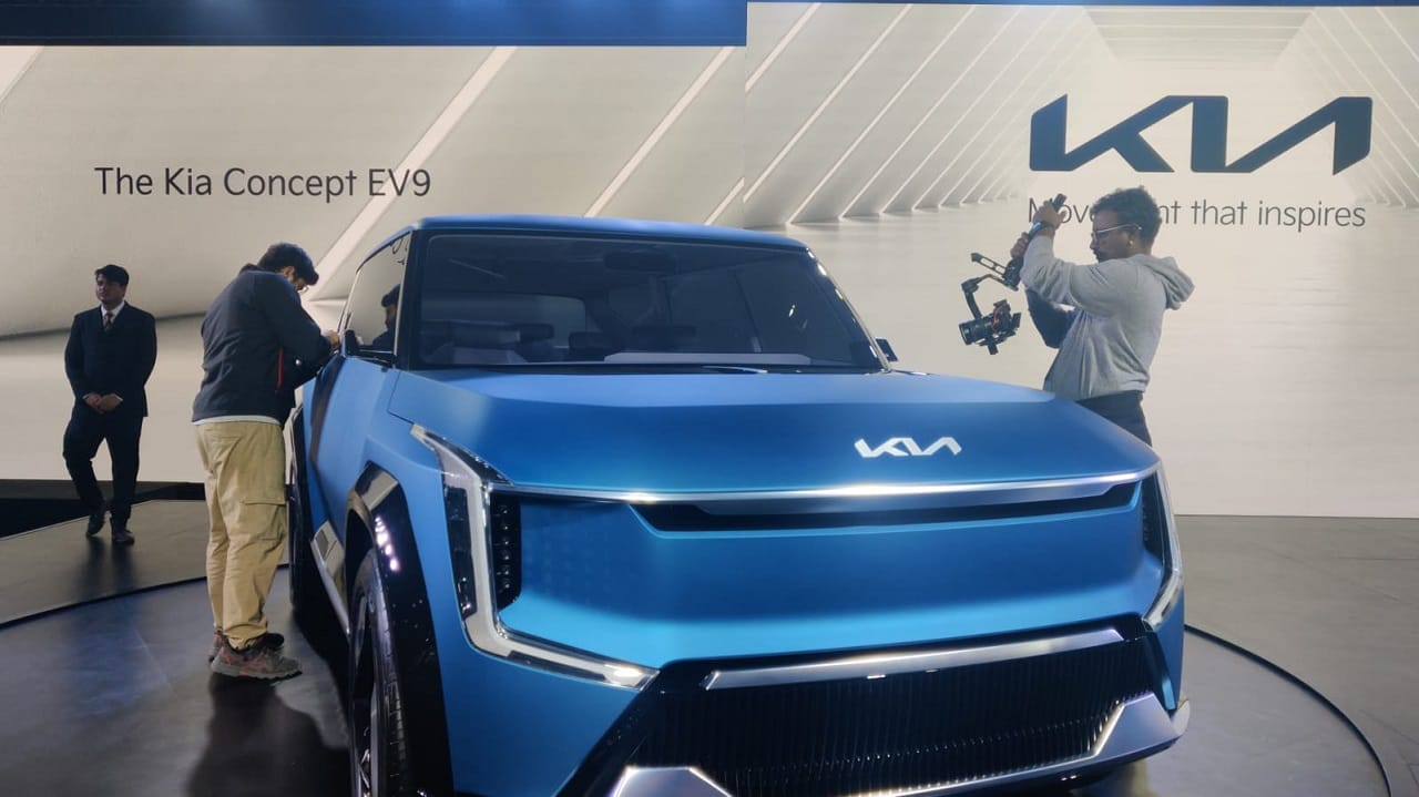 Kia EV9 three-row electric SUV Specifications leaked online claims report news in hindi