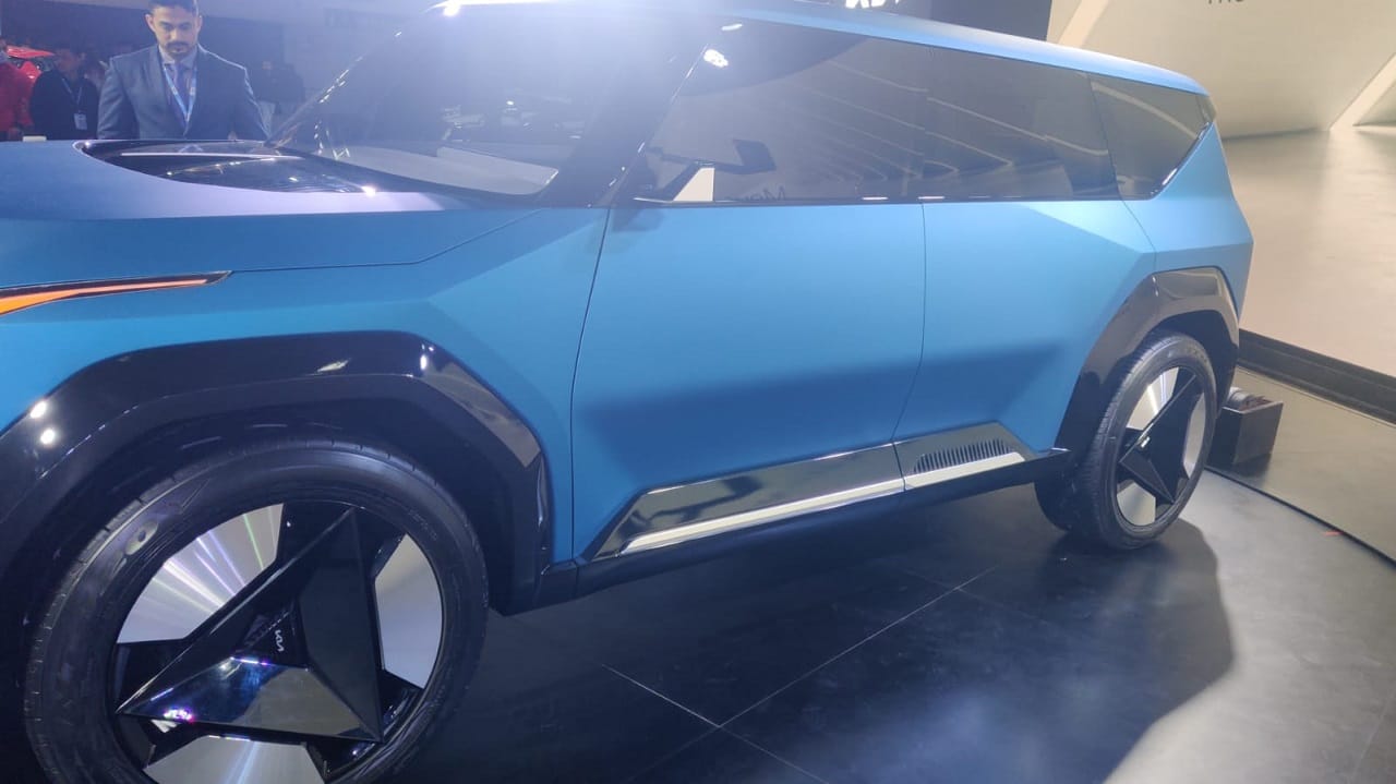 Kia EV9 three-row electric SUV Specifications leaked online claims report news in hindi