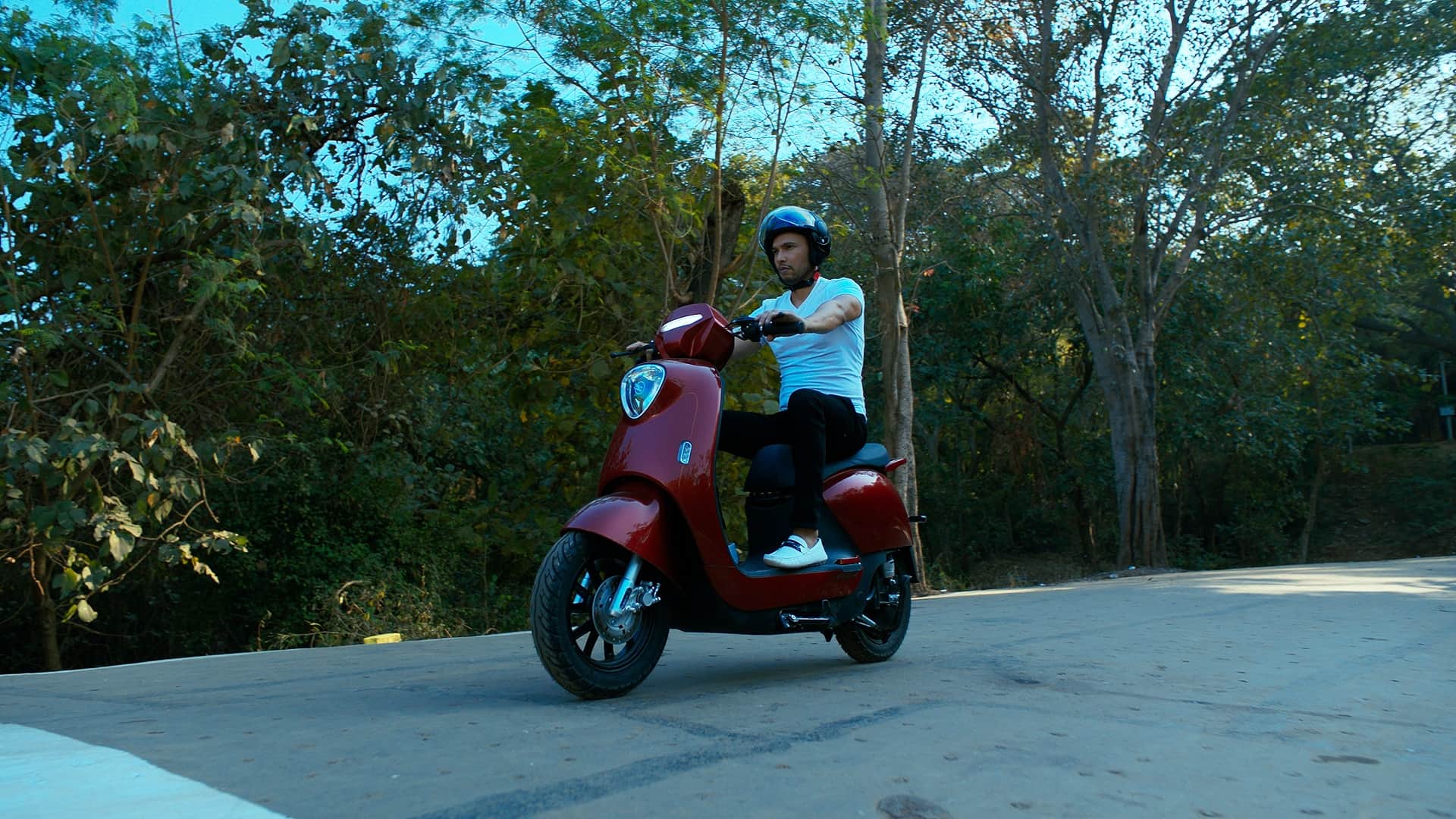 Auto Expo 2023 Liger Mobility unveils world's first Auto Self Balancing electric scooters News in Hindi