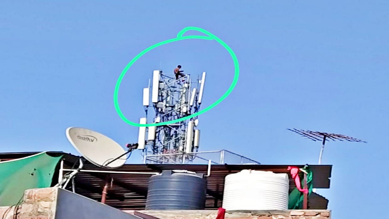 Young man climbed the tower after a dispute with his mother