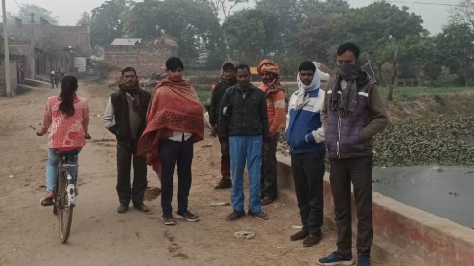 Dead body of security guard reached Pachwa village of Jasrana in Firozabad