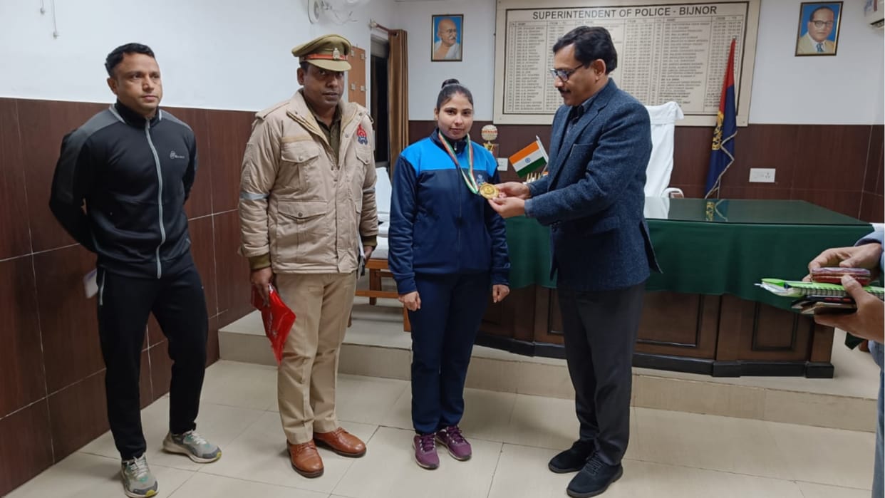 Bijnor: Female constable Neeraj Chaudhary won gold medal in All India Police Cluster Championship