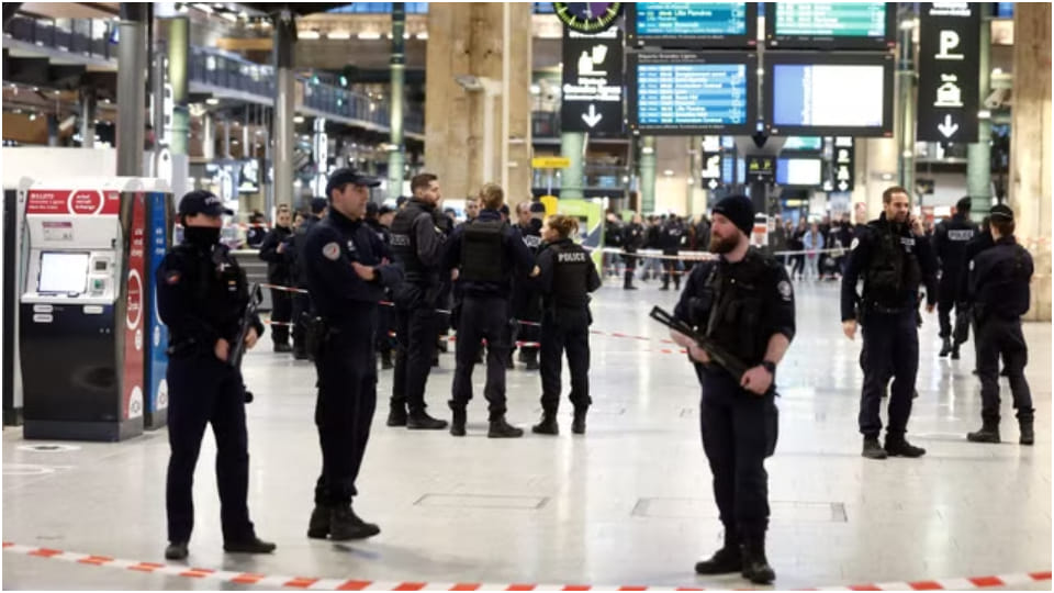 Paris Stabbing: Khifeman injures many People in Gare Du Nord Station News in hindi