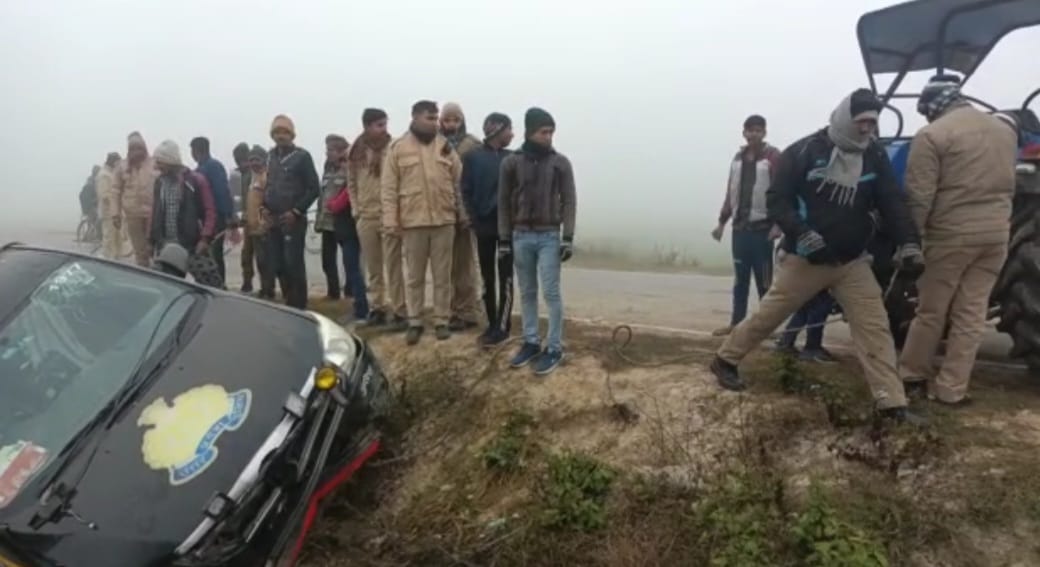Number 112 Innova vehicle overturned in the bay due to fog on the roads, two soldiers injured