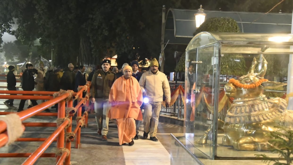 CM yogi Adityanath reviewed preparations for Khichdi mela