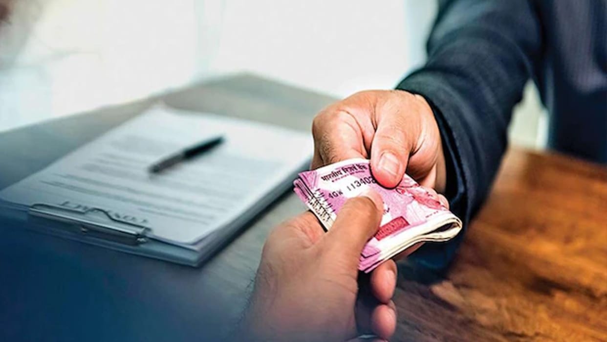 Patwari demanded Rs 30,000 bribe from farmer for distribution of land in Shahdol commissioner ordered inquiry