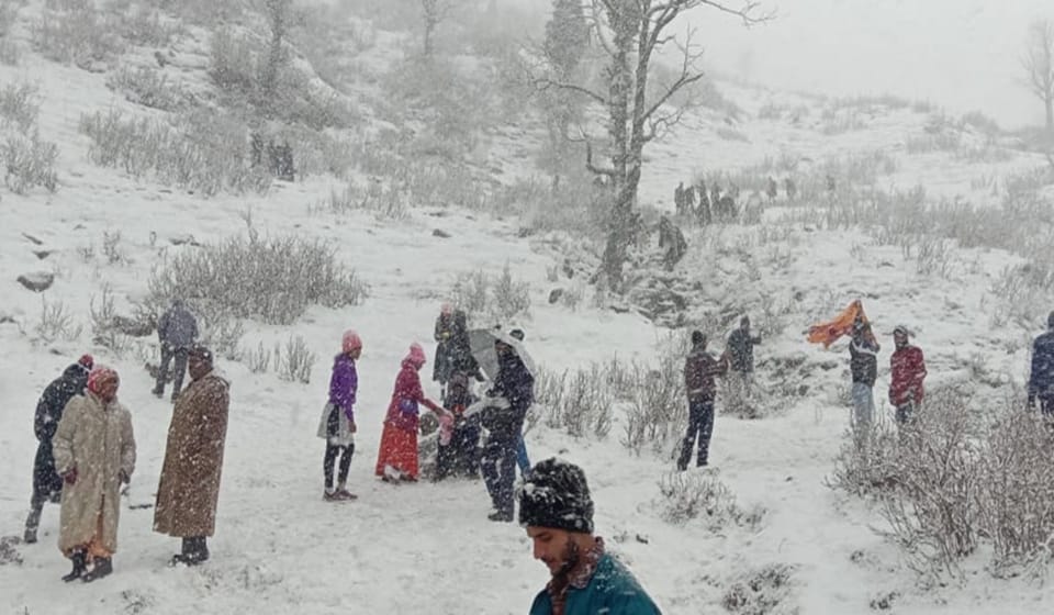 Snowfall in Jammu jammu: rain in the plains Patnitop and Nattatop and other hilly area covered with snow