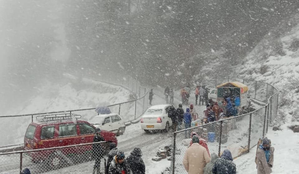 Snowfall in Jammu jammu: rain in the plains Patnitop and Nattatop and other hilly area covered with snow