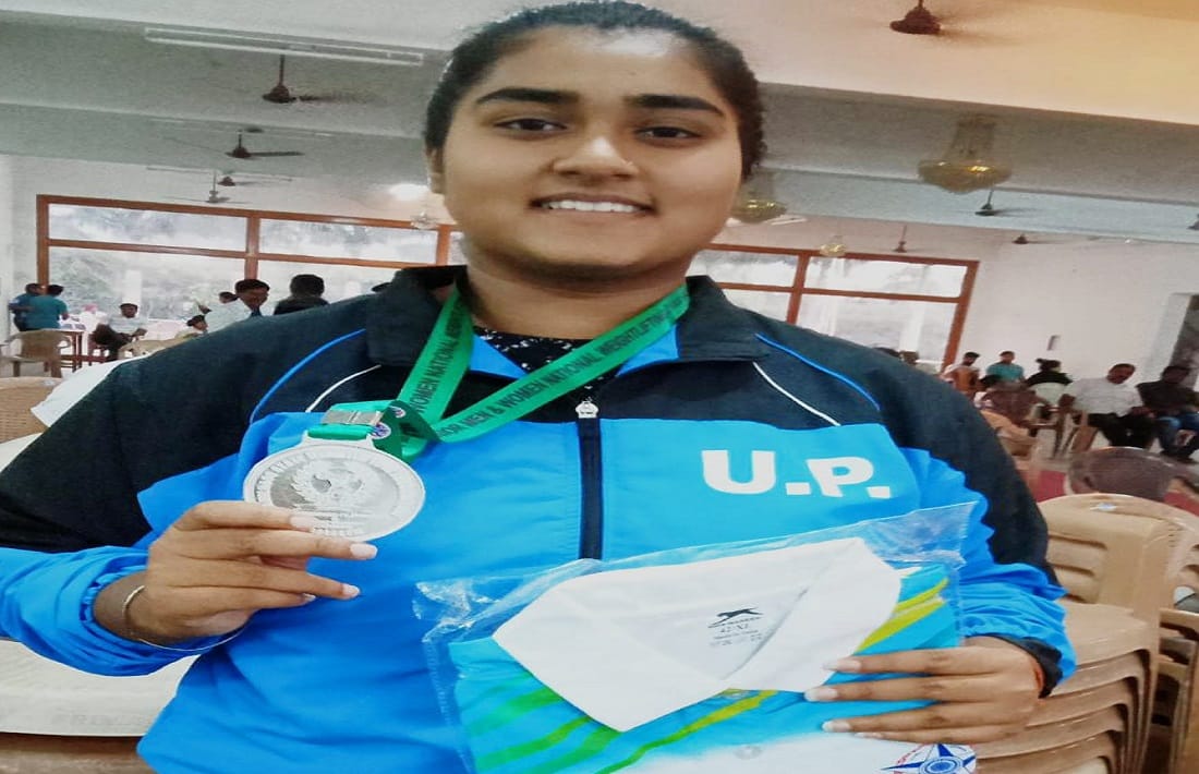 Azamgarh daughter sonam yadav won silver medal in National Weightlifting Championship