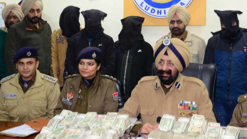 Ludhiana police arrested four people who broke the glass of the car and stole cash